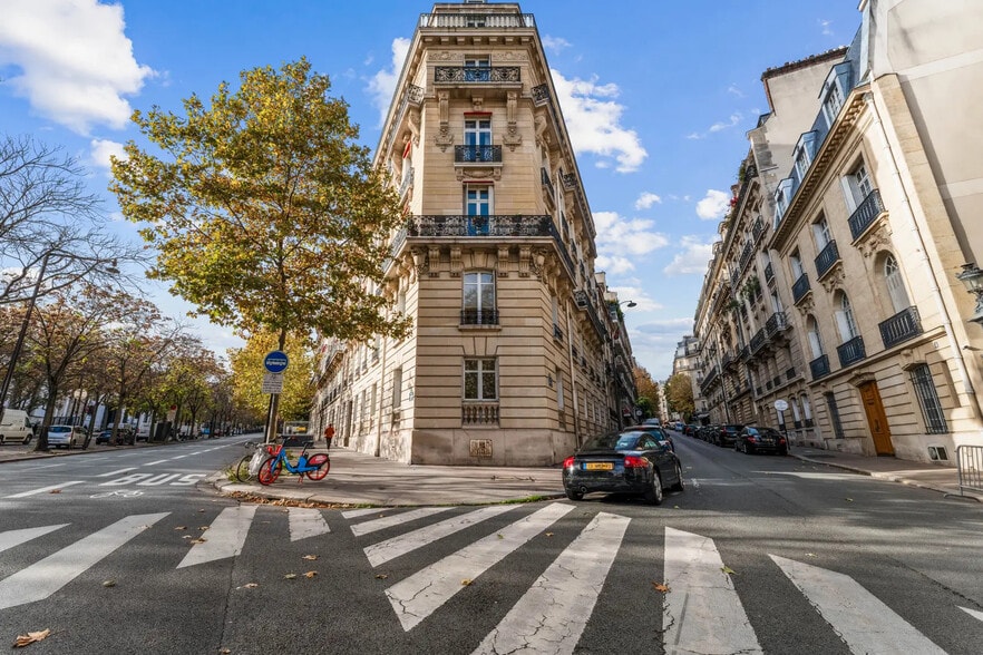 Office in Paris for sale - Building Photo - Image 2 of 11