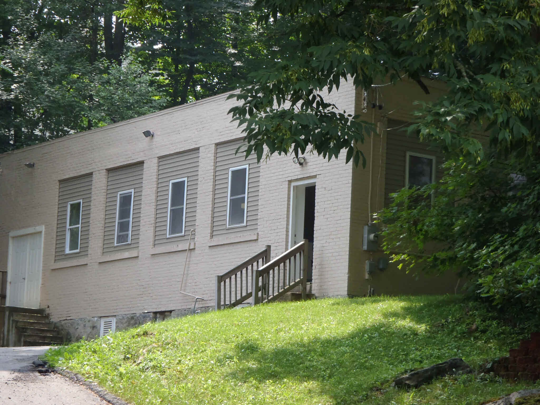 77 Hamilton Ave, Norwich, CT à vendre Photo du bâtiment- Image 1 de 2