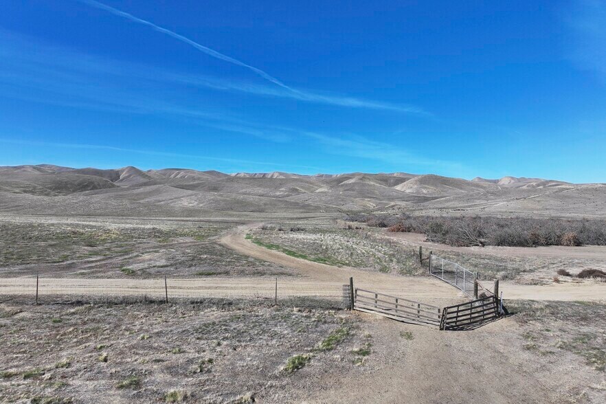 West of Prince Avenue, Mendota, CA à vendre - Photo du bâtiment - Image 3 de 12