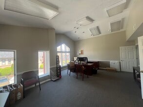 2555 Washington Rd, Pittsburgh, PA for lease Interior Photo- Image 2 of 4