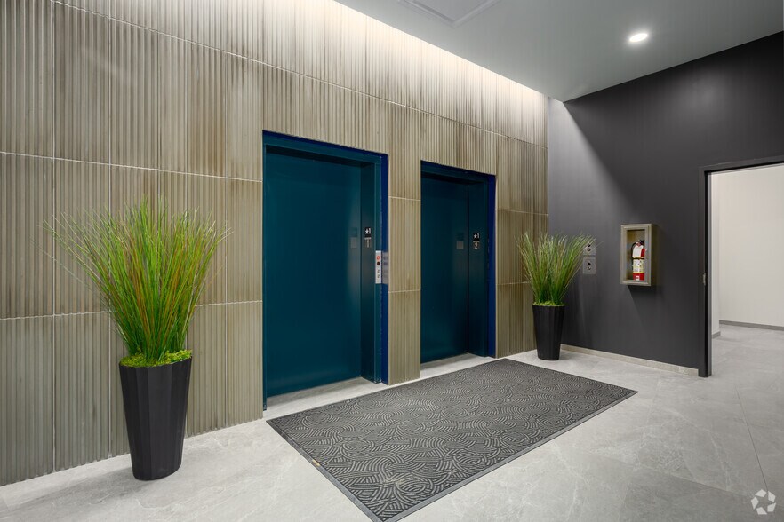 9999 Elbow Dr, Calgary, AB à louer - Hall d’entrée - Image 3 de 35