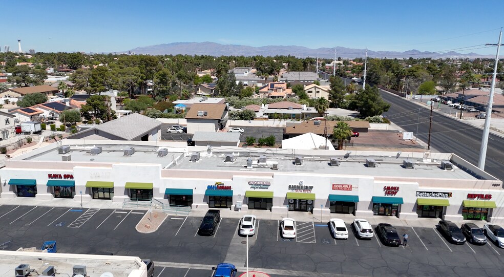 3380 E Russell Rd, Las Vegas, NV à louer - Photo du bâtiment - Image 2 de 3