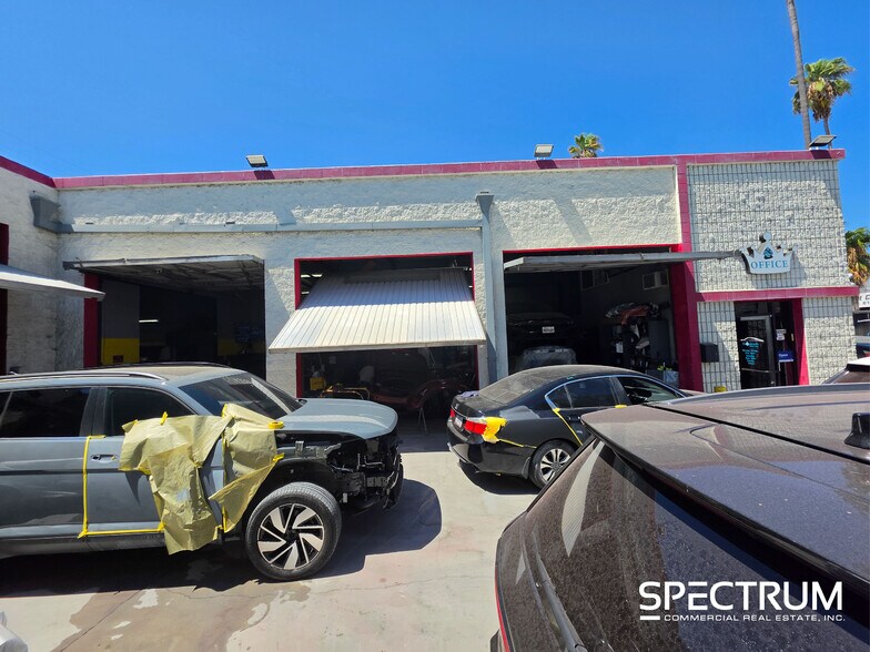 14748 Calvert St, Van Nuys, CA à louer - Photo du bâtiment - Image 2 de 9