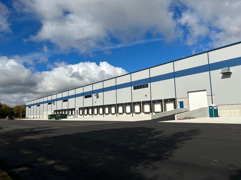 105 Industrial Blvd, Brockton, MA à louer - Photo du bâtiment - Image 2 de 3