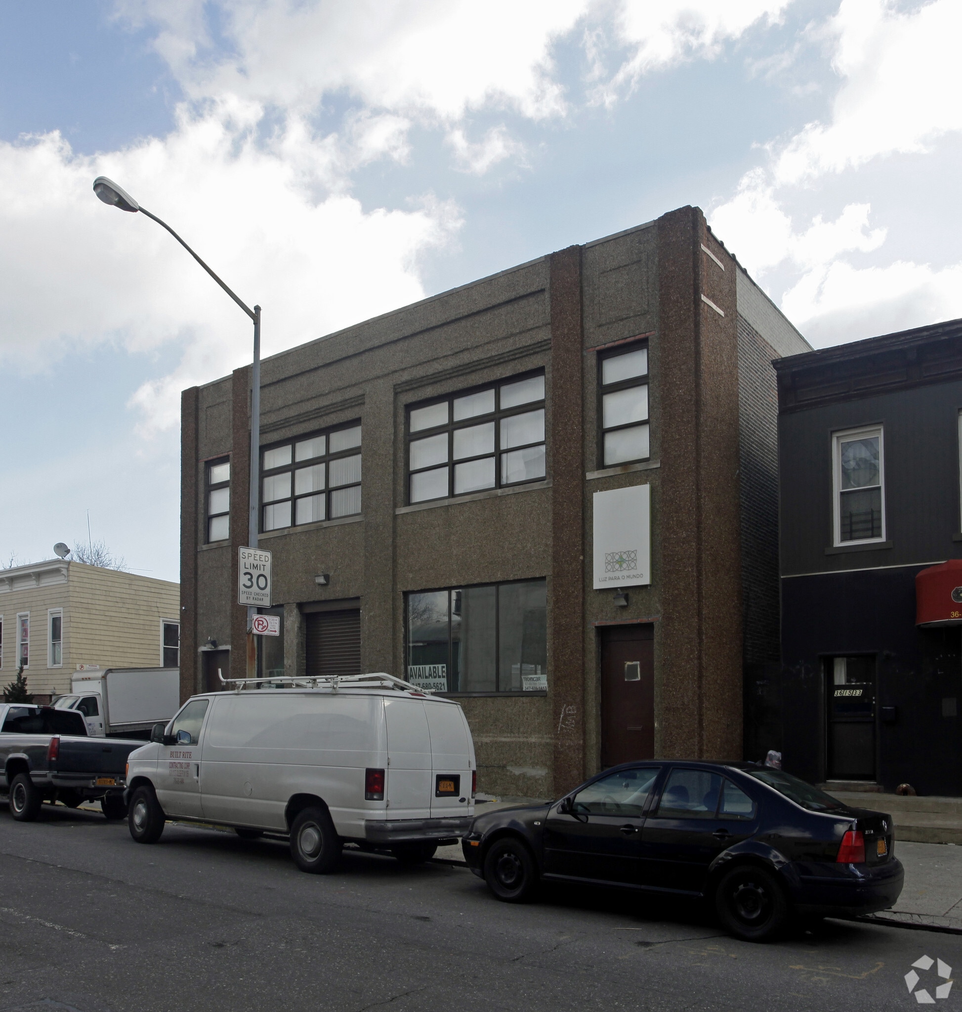 36-11 33rd St, Astoria, NY à louer Photo principale- Image 1 de 10