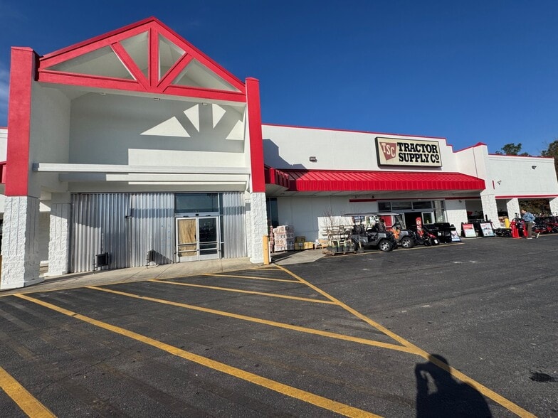 1610 Main St, Chipley, FL for lease - Building Photo - Image 3 of 7