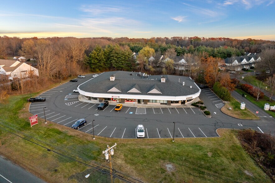 353 Scott Swamp Rd, Farmington, CT à louer - Photo du bâtiment - Image 2 de 3