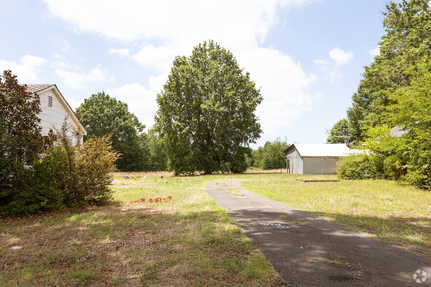 237 W Plaza Dr, Mooresville, NC for lease - Building Photo - Image 2 of 3