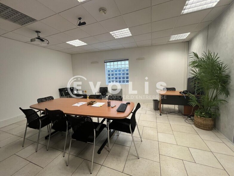 Office in Fontenay-sous-Bois for lease - Interior Photo - Image 3 of 10