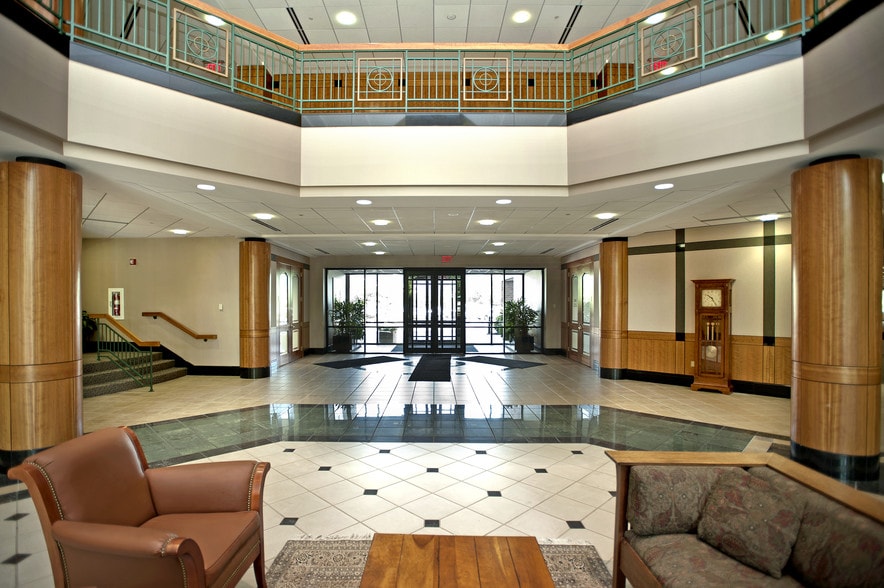 3773 Corporate Pky, Center Valley, PA for lease - Lobby - Image 2 of 5