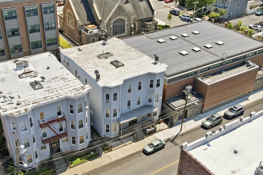 12 Radford St, Yonkers, NY à vendre - Photo du bâtiment - Image 3 de 47