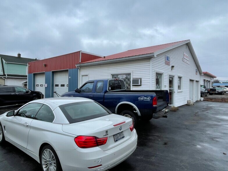 2510 Seneca St, West Seneca, NY à louer - Photo du bâtiment - Image 3 de 8