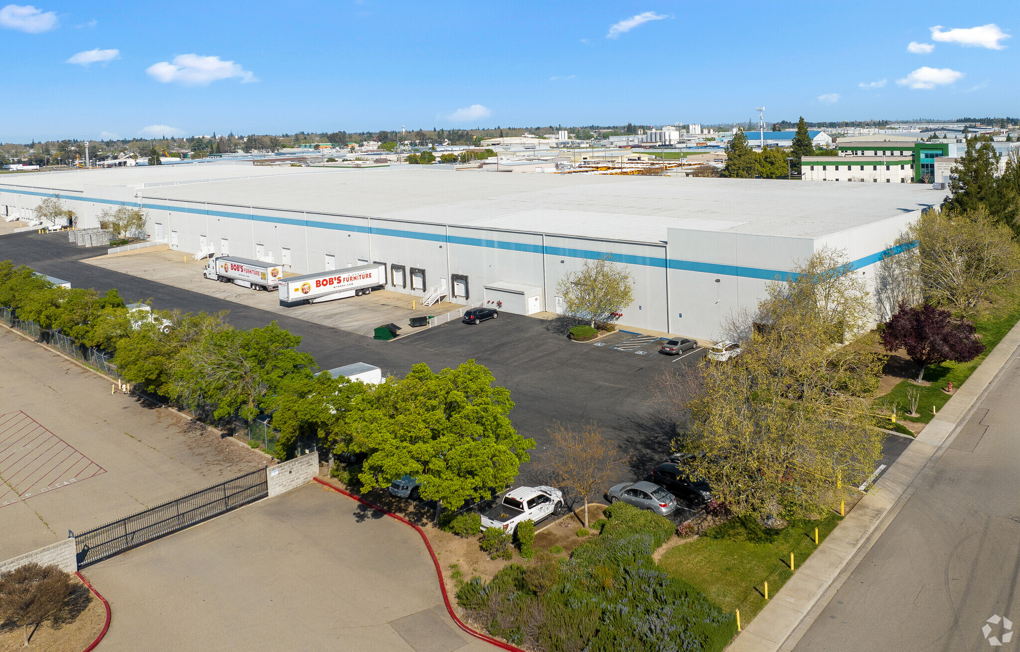 1300 E Vine St, Lodi, CA à louer Photo principale- Image 1 de 10