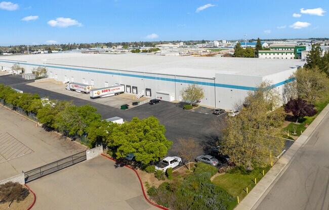 Plus de détails pour 1300 E Vine St, Lodi, CA - Industriel à louer