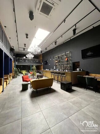 Plus de détails pour Commerce de détail, Local d'activités à louer