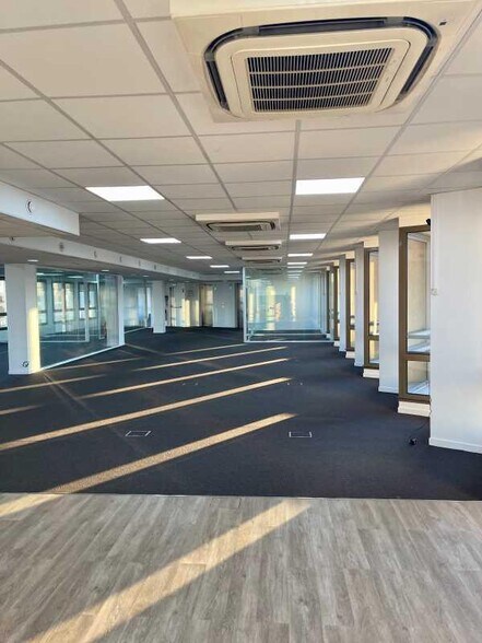 Office in Boulogne-Billancourt for lease - Interior Photo - Image 3 of 8