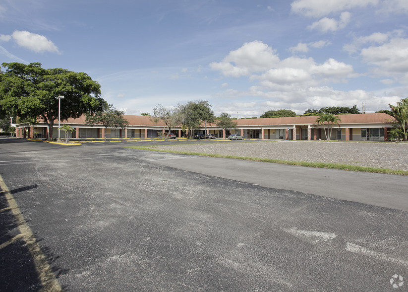 8501-8591 W McNab Rd, Tamarac, FL for sale - Primary Photo - Image 1 of 1