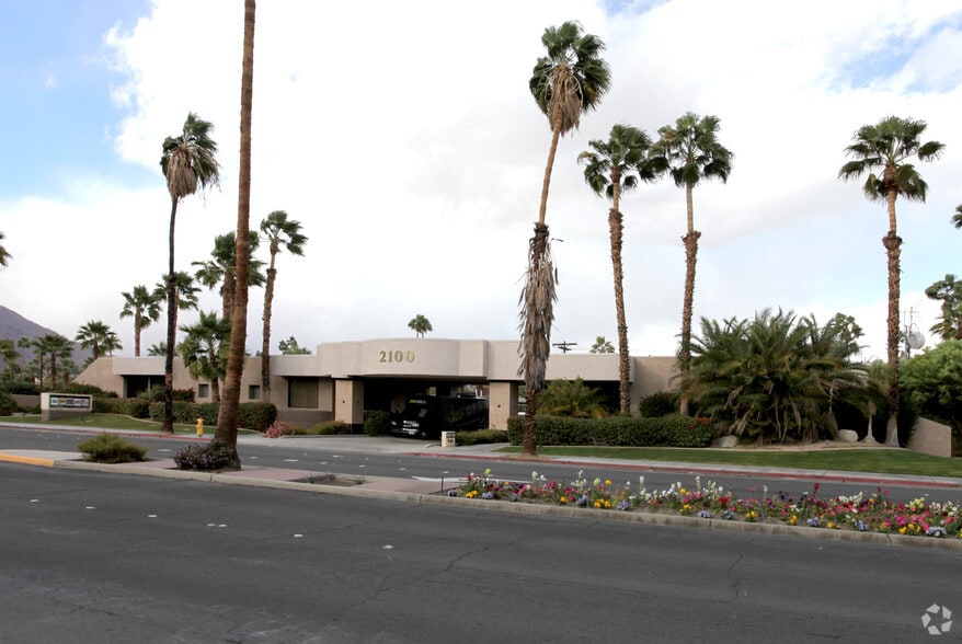 2100 E Tahquitz Canyon Way, Palm Springs, CA for lease - Primary Photo - Image 1 of 63