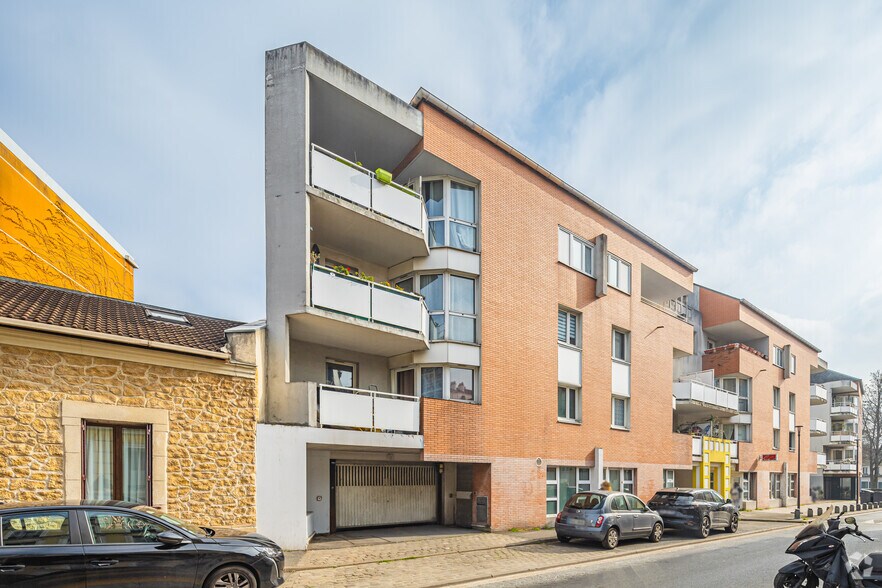 Bureau dans Ivry-sur-Seine à vendre - Photo du bâtiment - Image 2 de 17