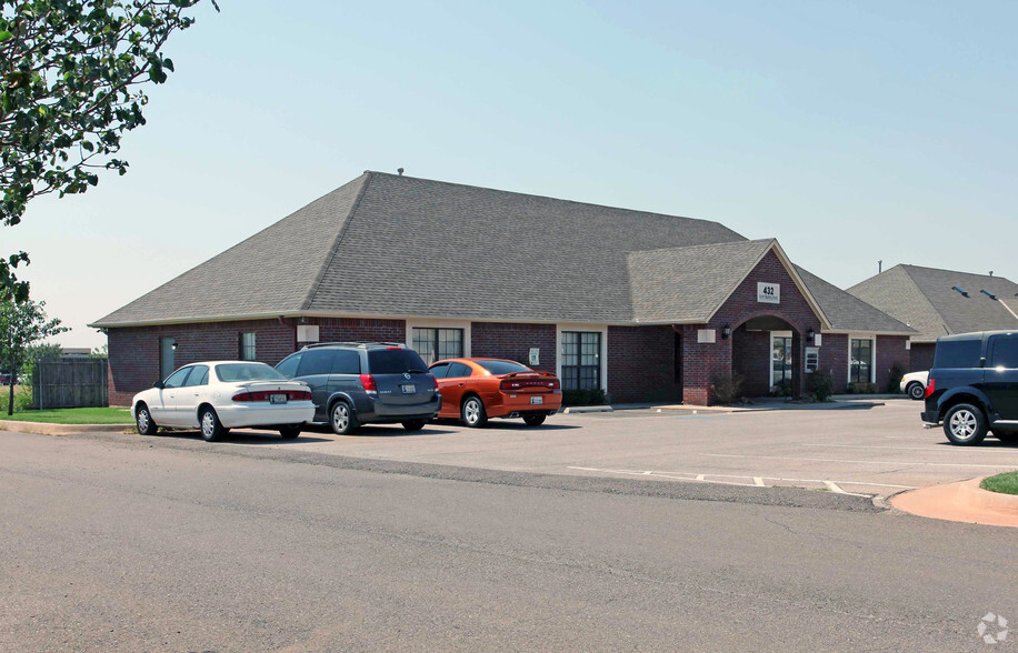 432 S Mustang Rd, Yukon, OK for lease - Primary Photo - Image 1 of 8