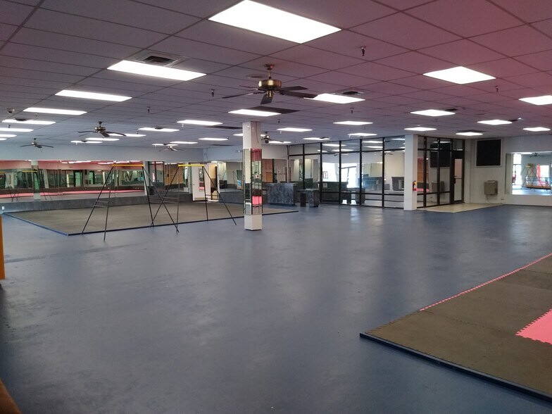 1710-1738 E Little Creek Rd, Norfolk, VA à louer - Photo intérieure - Image 2 de 23