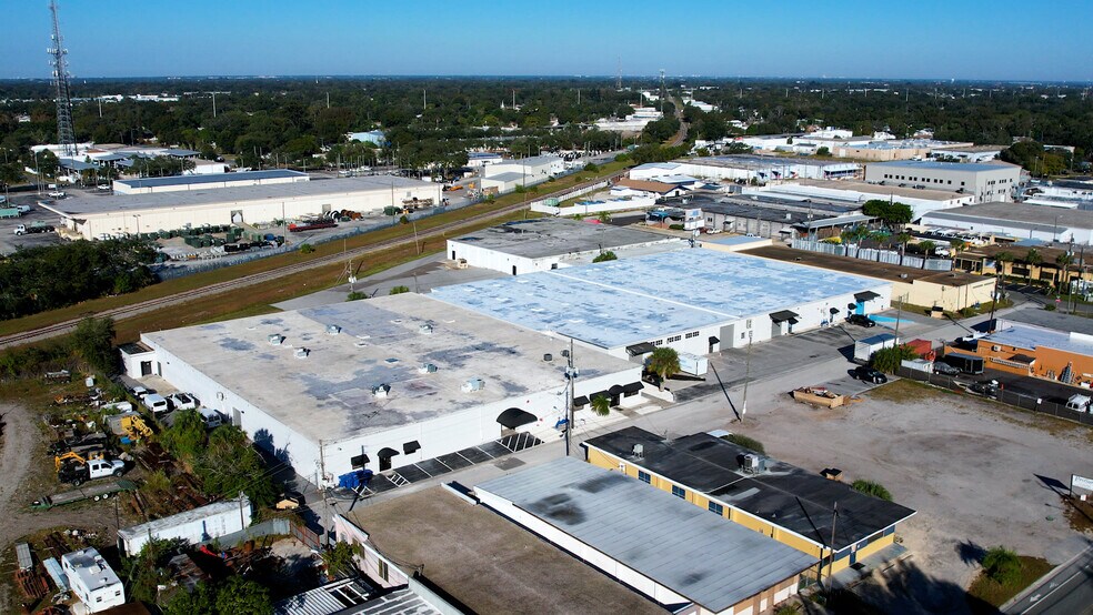 2442 N 23rd St, Saint Petersburg, FL à louer - Vidéo sur l’inscription commerciale - Image 2 de 15