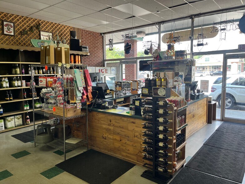 900-910 White Plains Rd, Trumbull, CT à louer - Photo du bâtiment - Image 2 de 15