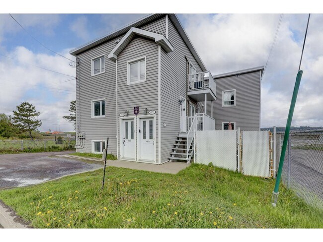 Plus de détails pour 4868-4876 Boul Sainte-Anne, Québec, QC - Multi-résidentiel à vendre