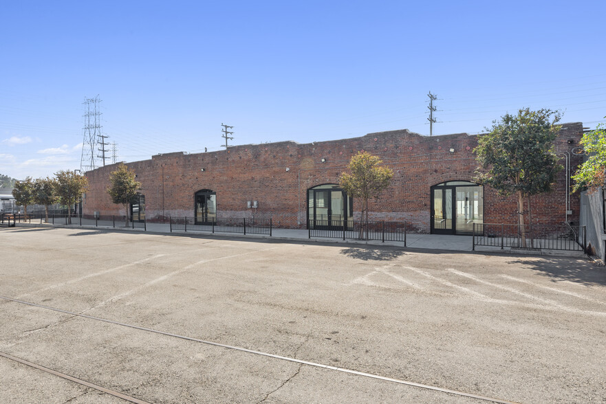 2159 Bay St, Los Angeles, CA for lease - Building Photo - Image 1 of 10