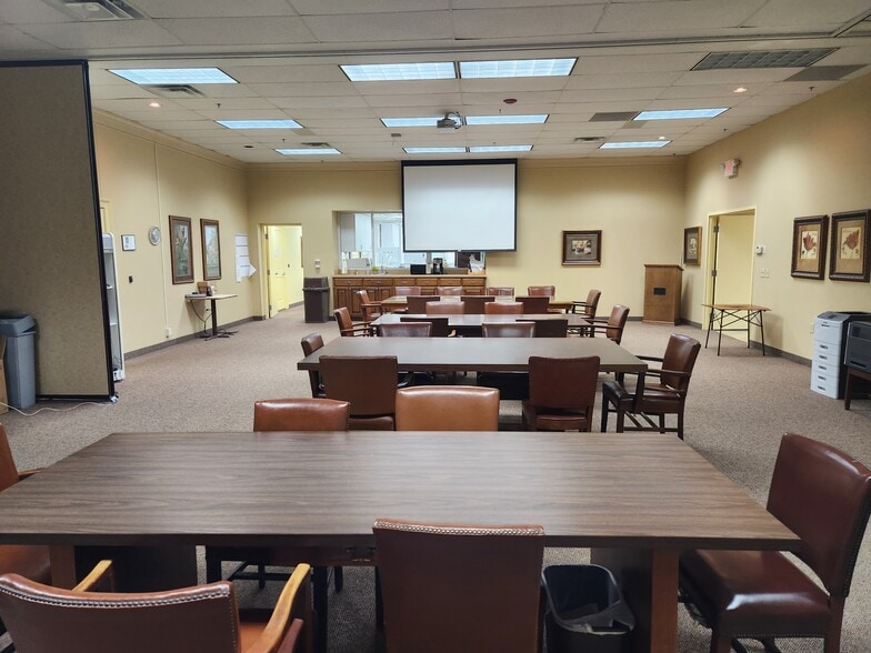 509 S Van Buren Rd, Eden, NC à vendre - Photo intérieure - Image 2 de 11