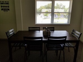 893-905 High St, Worthington, OH à louer Photo intérieure- Image 2 de 5