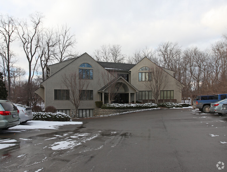 1 Lockwood Dr, Pittsford, NY for lease - Primary Photo - Image 1 of 3