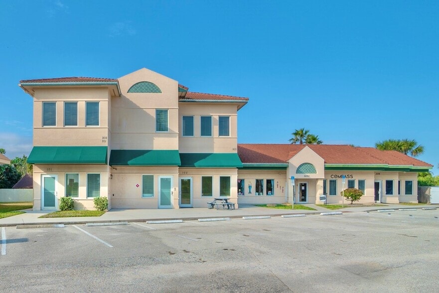 3270 Highway A1A, Melbourne Beach, FL for lease - Building Photo - Image 2 of 38