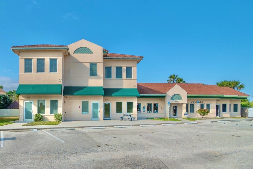 3270 Highway A1A, Melbourne Beach, FL à louer - Photo du bâtiment - Image 2 de 38