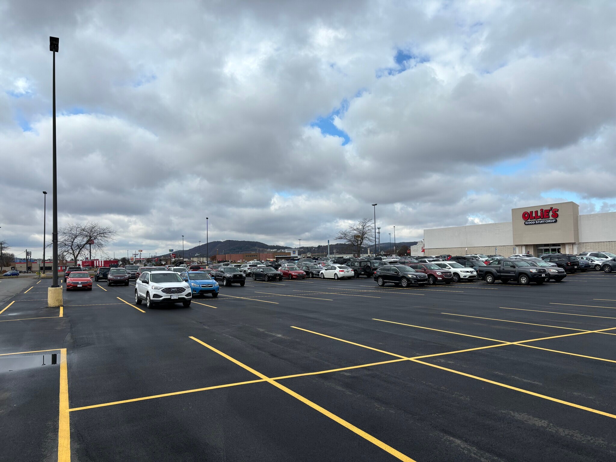 225 Columbia Mall Dr, Bloomsburg, PA à vendre Photo du bâtiment- Image 1 de 4