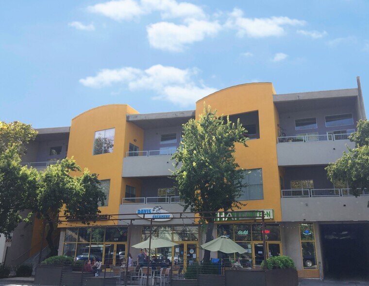 105 E St, Davis, CA à louer - Photo du bâtiment - Image 1 de 3
