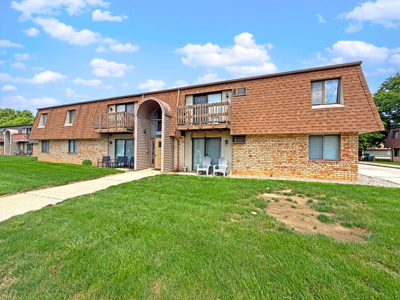 535 Coyne St, Bourbonnais, IL for sale - Building Photo - Image 2 of 11