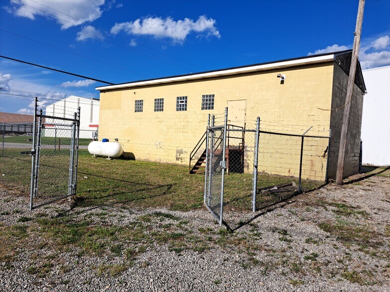 4770 harlansburg road rt 108, Slippery Rock, PA à louer - Photo du bâtiment - Image 2 de 4