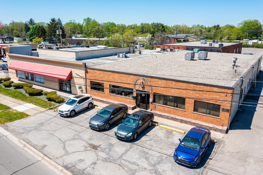 31119 Greenfield Rd, Beverly Hills, MI for lease - Building Photo - Image 3 of 13