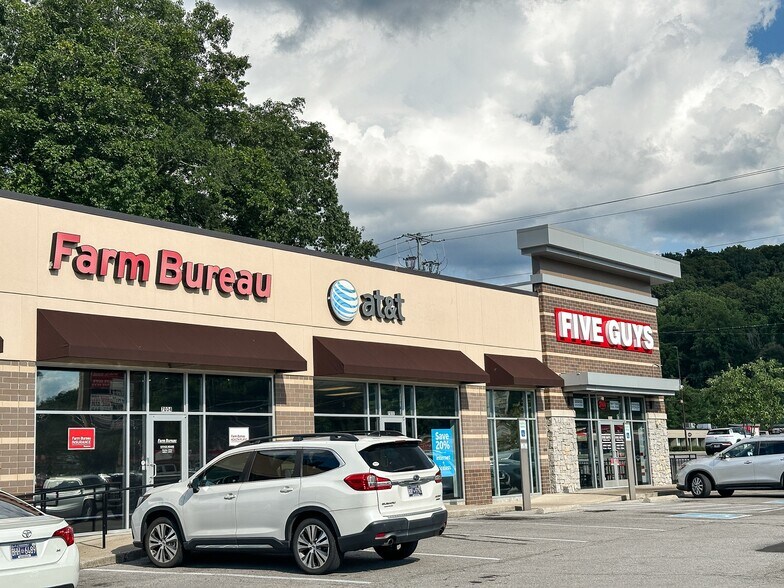 7026 Highway 70 S, Nashville, TN à louer - Photo du bâtiment - Image 2 de 2