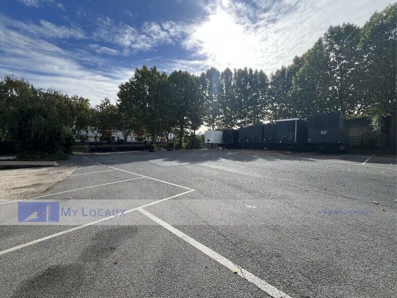 Industriel dans Villeneuve-la-Garenne à louer - Photo du bâtiment - Image 2 de 9