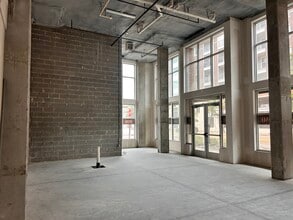 100 E Main St, Lewisville, TX à louer Photo intérieure- Image 1 de 14