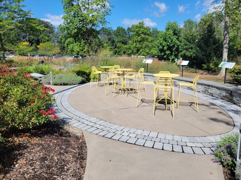 180 Park Ave, Florham Park, NJ à louer - Photo du bâtiment - Image 2 de 13