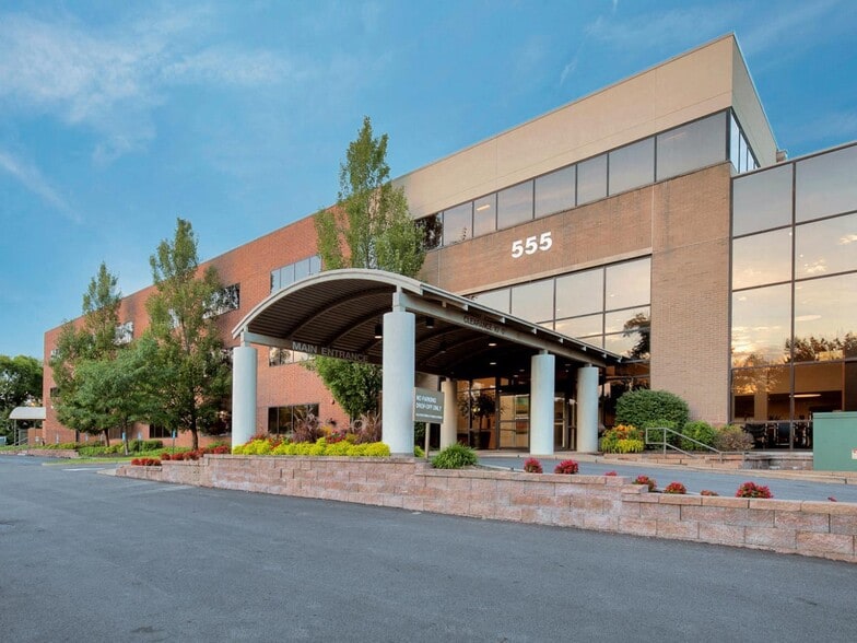 555 N New Ballas Rd, Creve Coeur, MO à louer - Photo du bâtiment - Image 2 de 4