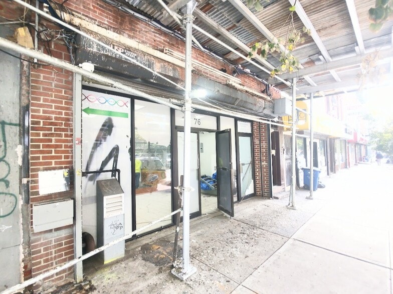 76 Manhattan Ave, Brooklyn, NY à louer - Photo du bâtiment - Image 2 de 2