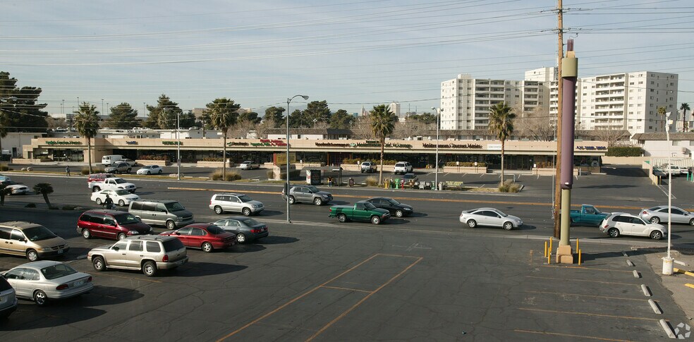 4137 S Maryland Pky, Las Vegas, NV à louer - Photo du bâtiment - Image 3 de 3