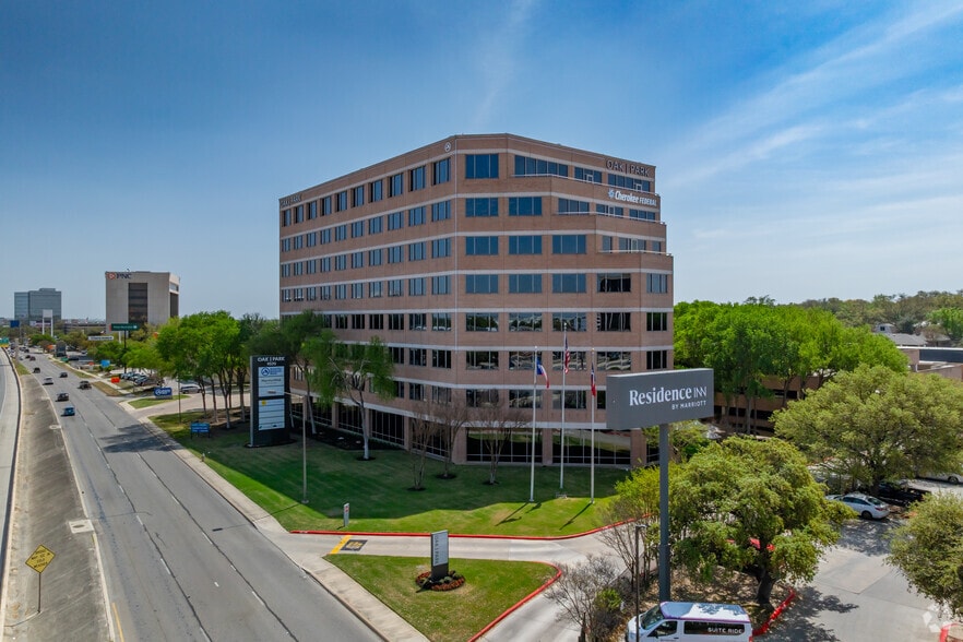 1020 NE Loop 410, San Antonio, TX à louer - Photo du bâtiment - Image 2 de 13