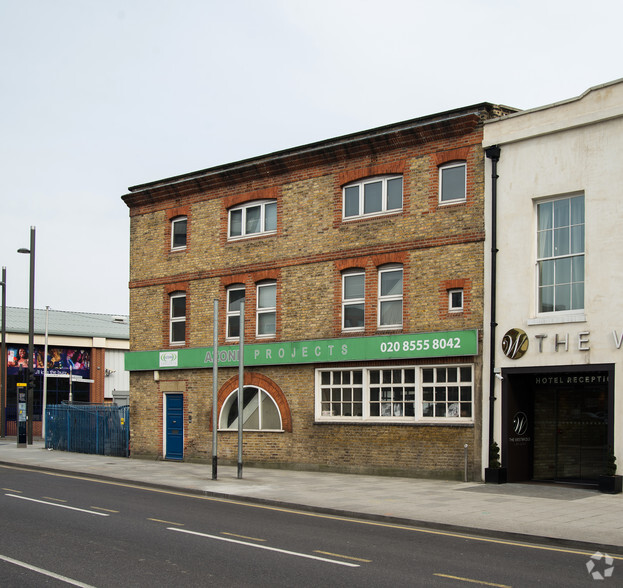 339 High St, London à louer - Photo du bâtiment - Image 2 de 3