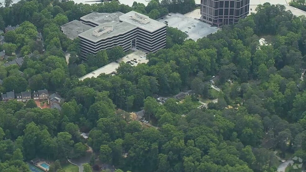 3495 Piedmont Rd NE, Atlanta, GA à louer - Vidéo aérienne - Image 2 de 35