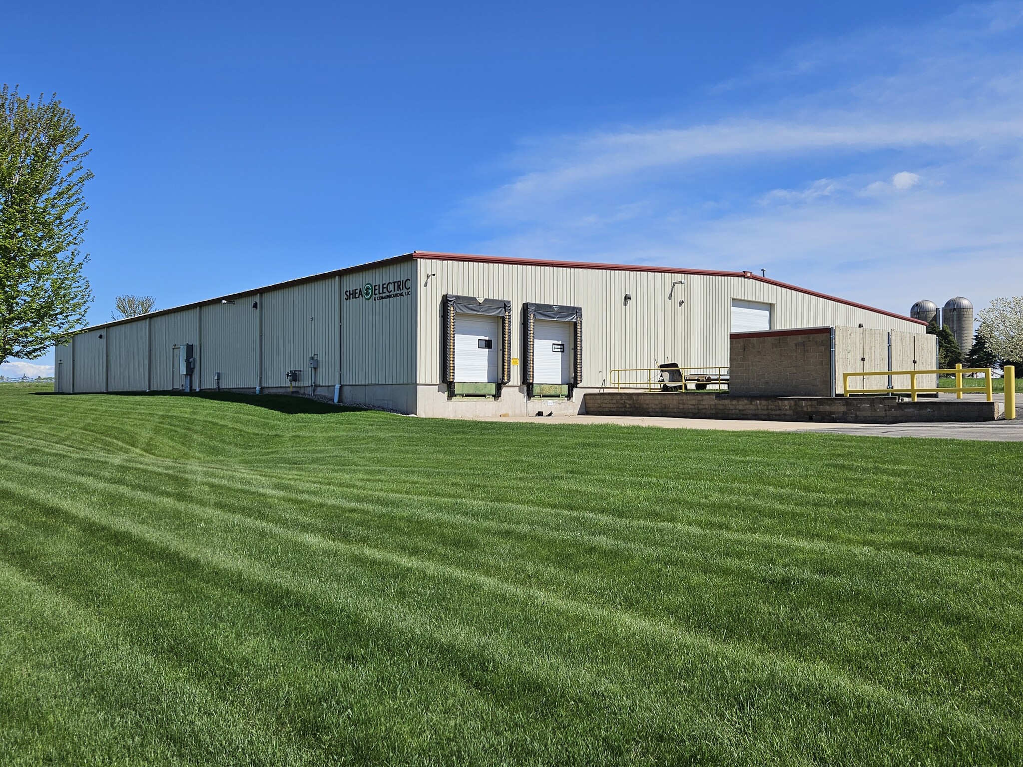 3175 Atlas Dr, Oshkosh, WI for lease Building Photo- Image 1 of 7